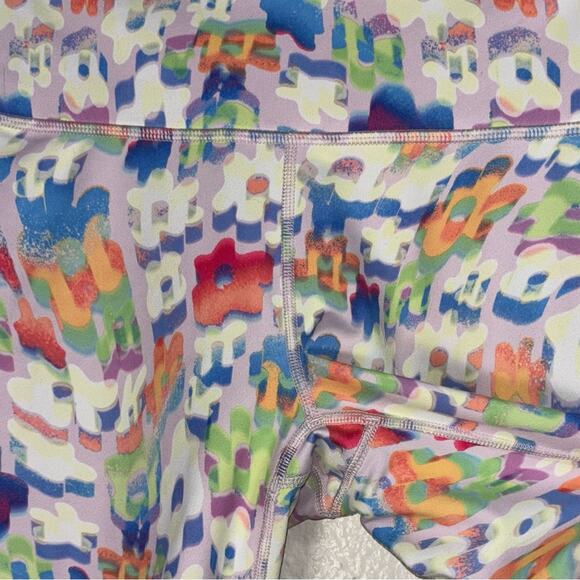 Fabletics Bike Shorts Women's Small Powerhold High-Waist 9'' New Wave Floral - Picture 9 of 16